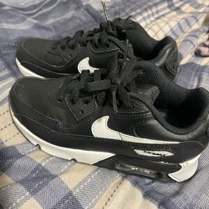 EUC YOUTH SIZE 2Y Nike AirMax Sneakers